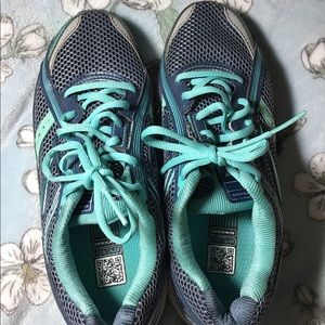 Ladies Brooks Athletic Shoes